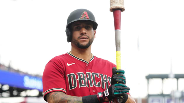 Diamondbacks outfielder David Peralta warms up in the on deck circle.